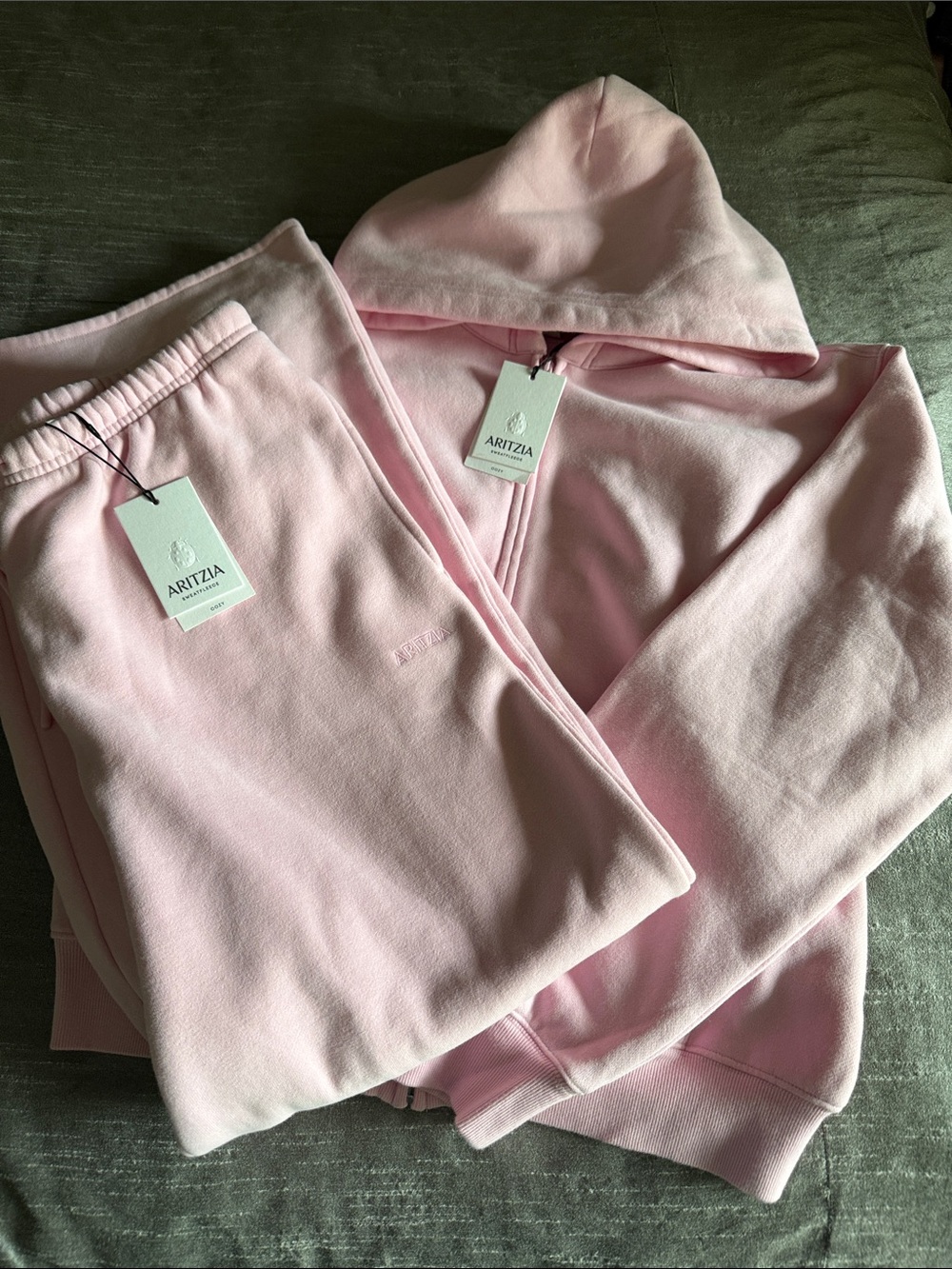 ARITIZIA NWT MILKSHAKE PINK SWEATFLEECE SET MEGA FLUTTER & PERFECT ZIP